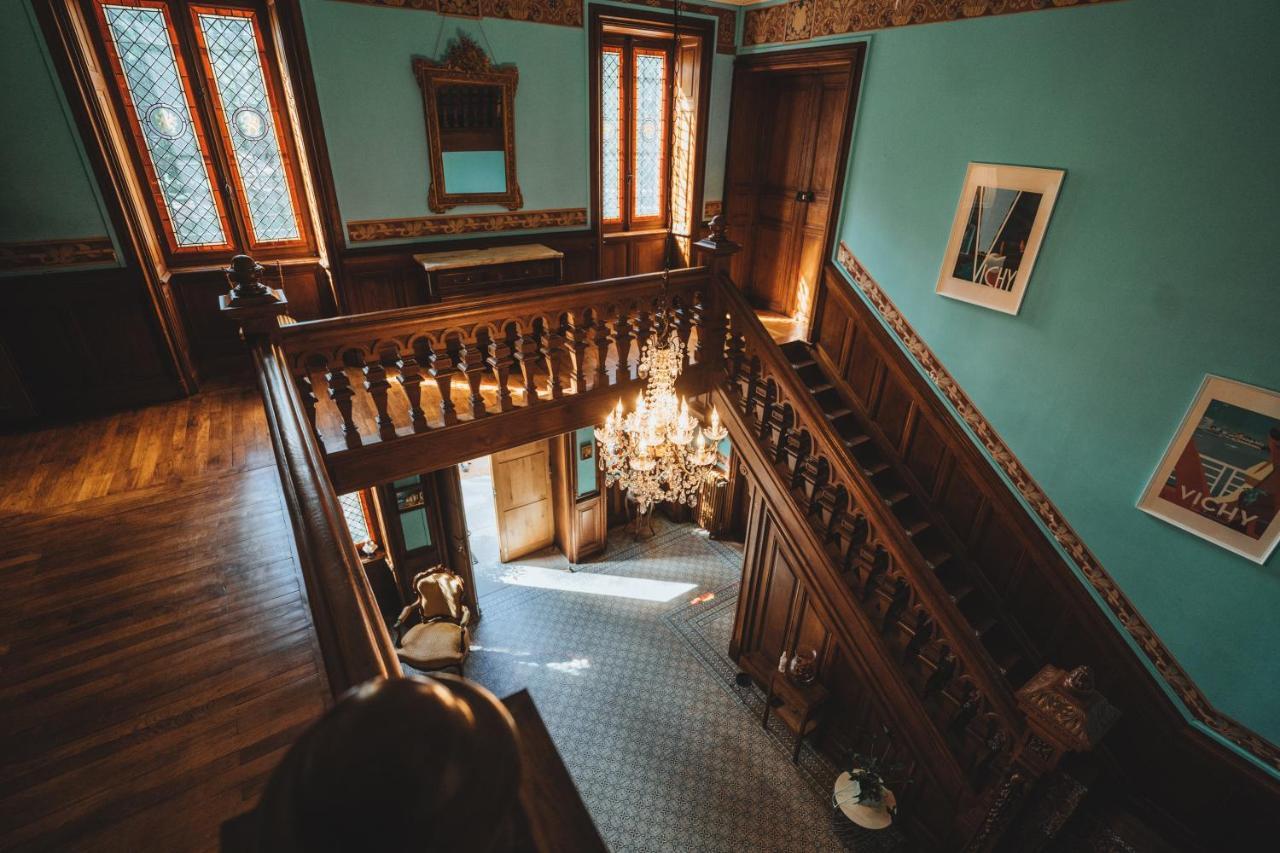 Chateau Du Guerinet Saint-Priest-Bramefant Kamer foto