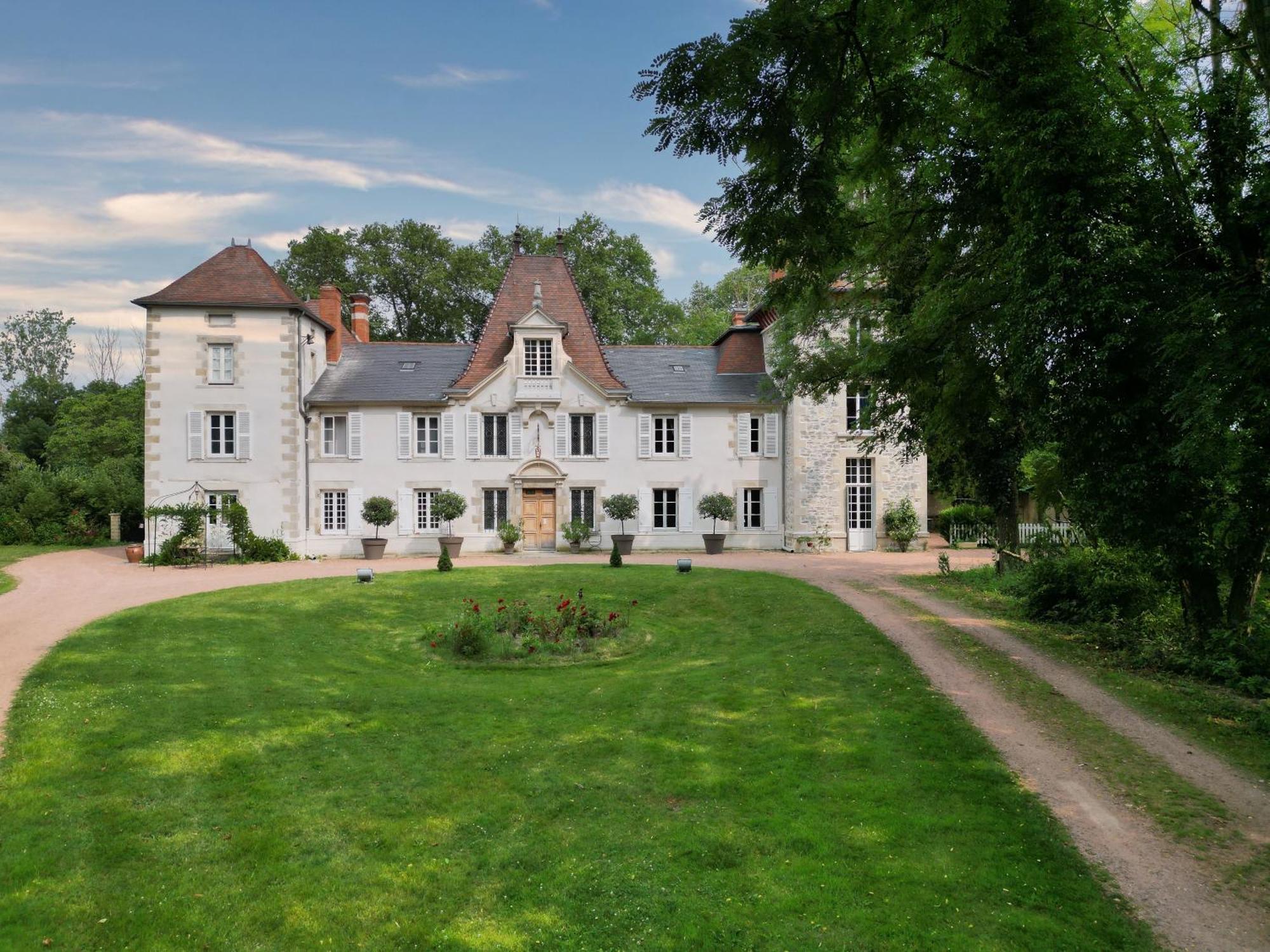 Chateau Du Guerinet Saint-Priest-Bramefant Buitenkant foto